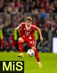 01.11.2025, Fussball Bundesliga 2025/2026, 9.Spieltag, FC Bayern Mnchen - Bayer Leverkusen, in der Allianz-Arena Mnchen, Lennart Karl (FC Bayern Mnchen) am Ball 