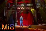10.11.2025, Zirkus Roncalli, Gala Show von A.PPLAUS Xtra Jugendtheatercircus im
Circus-Theater Roncalli in Mnchen,  Mnchner Stadtrtin Stadtrtin Lena Odell bei der Erffnungs-Ansprache.
