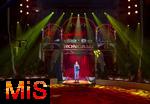 10.11.2025, Zirkus Roncalli, Gala Show von A.PPLAUS Xtra Jugendtheatercircus im
Circus-Theater Roncalli in Mnchen,  Mnchner Stadtrtin Stadtrtin Lena Odell bei der Erffnungs-Ansprache.