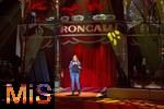 10.11.2025, Zirkus Roncalli, Gala Show von A.PPLAUS Xtra Jugendtheatercircus im
Circus-Theater Roncalli in Mnchen,  Mnchner Stadtrtin Stadtrtin Lena Odell bei der Erffnungs-Ansprache.