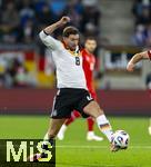 14.11.2025, Fussball WM-Qualifikation Europa 2025/26, 9.Spieltag,  Luxemburg - Deutschland, im Stade de Luxembourg (Croix de Gasperich, Luxemburg), Leon Goretzka (Deutschland) am Ball 