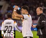 14.11.2025, Fussball WM-Qualifikation Europa 2025/26, 9.Spieltag,  Luxemburg - Deutschland, im Stade de Luxembourg (Croix de Gasperich, Luxemburg), Aleksandar Pavlovic (Deutschland) erfrischt sich mit dem Trinkwasser aus seiner Flasche.