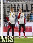 14.11.2025, Fussball WM-Qualifikation Europa 2025/26, 9.Spieltag,  Luxemburg - Deutschland, im Stade de Luxembourg (Croix de Gasperich, Luxemburg), v.li: Torwart Finn Dahmen (Deutschland), Jonathan Burkhardt (Deutschland), 