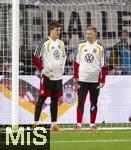 14.11.2025, Fussball WM-Qualifikation Europa 2025/26, 9.Spieltag,  Luxemburg - Deutschland, im Stade de Luxembourg (Croix de Gasperich, Luxemburg), v.li: Torwart Finn Dahmen (Deutschland), Jonathan Burkhardt (Deutschland), 