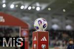 14.11.2025, Fussball WM-Qualifikation Europa 2025/26, 9.Spieltag,  Luxemburg - Deutschland, im Stade de Luxembourg (Croix de Gasperich, Luxemburg), Der Spielball liegt auf der Stele bereit.