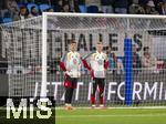 14.11.2025, Fussball WM-Qualifikation Europa 2025/26, 9.Spieltag,  Luxemburg - Deutschland, im Stade de Luxembourg (Croix de Gasperich, Luxemburg), Beim Aufw�rmen, v.li: Torwart Finn Dahmen (Deutschland), Jonathan Burkhardt (Deutschland) 