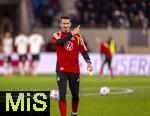 14.11.2025, Fussball WM-Qualifikation Europa 2025/26, 9.Spieltag,  Luxemburg - Deutschland, im Stade de Luxembourg (Croix de Gasperich, Luxemburg), Nicklas Dietrich (Athletiktrainer DFB) beim Aufw�rmen.