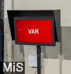 14.11.2025, Fussball WM-Qualifikation Europa 2025/26, 9.Spieltag,  Luxemburg - Deutschland, im Stade de Luxembourg (Croix de Gasperich, Luxemburg), VAR-Bildschirm am Spielfeldrand.