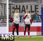 14.11.2025, Fussball WM-Qualifikation Europa 2025/26, 9.Spieltag,  Luxemburg - Deutschland, im Stade de Luxembourg (Croix de Gasperich, Luxemburg), v.li: Torwart Finn Dahmen (Deutschland), Jonathan Burkhardt (Deutschland), 