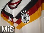 17.11.2025, Fussball WM-Qualifikation Europa 2025/26, 10.Spieltag,  Deutschland - Slowakei, in der Red-Bull-Arena Leipzig (Deutschland). Ein neues Heimtrikot der Nationalmannschaft hngt an der Wand im Pressezentrum bereit.