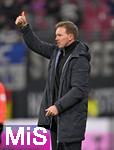 17.11.2025, Fussball WM-Qualifikation Europa 2025/26, 10.Spieltag,  Deutschland - Slowakei, in der Red-Bull-Arena Leipzig (Deutschland). National-Trainer Julian Nagelsmann (Deutschland) zeigt mit dem  Daumen nach oben.