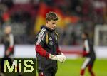 17.11.2025, Fussball WM-Qualifikation Europa 2025/26, 10.Spieltag,  Deutschland - Slowakei, in der Red-Bull-Arena Leipzig (Deutschland). Torwart Finn Dahmen (Deutschland) beim Aufwrmen.