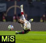 17.11.2025, Fussball WM-Qualifikation Europa 2025/26, 10.Spieltag,  Deutschland - Slowakei, in der Red-Bull-Arena Leipzig (Deutschland). Torwart Oliver Baumann (Deutschland) beim Aufwrmen. 