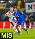 17.11.2025, Fussball WM-Qualifikation Europa 2025/26, 10.Spieltag,  Deutschland - Slowakei, in der Red-Bull-Arena Leipzig (Deutschland). v.li: Nico Schlotterbeck (Deutschland) gegen David Strelec (Slowakei) 