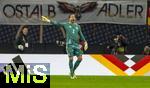 17.11.2025, Fussball WM-Qualifikation Europa 2025/26, 10.Spieltag,  Deutschland - Slowakei, in der Red-Bull-Arena Leipzig (Deutschland). Torwart Oliver Baumann (Deutschland) gibt Anweisungen.