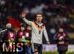 17.11.2025, Fussball WM-Qualifikation Europa 2025/26, 10.Spieltag,  Deutschland - Slowakei, in der Red-Bull-Arena Leipzig (Deutschland). Leon Goretzka (Deutschland) winkt den Zuschauern.