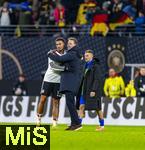 17.11.2025, Fussball WM-Qualifikation Europa 2025/26, 10.Spieltag,  Deutschland - Slowakei, in der Red-Bull-Arena Leipzig (Deutschland). Shakehands nach dem Sieg, v.li: Felix Nmecha (Deutschland) und Trainer Julian Nagelsmann (Deutschland) 