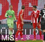 22.11.2025, Fussball Bundesliga 2025/2026, 11.Spieltag, FC Bayern Mnchen - SC Freiburg, in der Allianz-Arena Mnchen,  v.l. Torwart Manuel Neuer (FC Bayern Mnchen), Harry Kane (FC Bayern Mnchen) und Leon Goretzka (FC Bayern Mnchen) sind unzufrieden.


