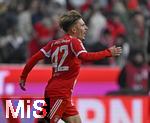 22.11.2025, Fussball Bundesliga 2025/2026, 11.Spieltag, FC Bayern Mnchen - SC Freiburg, in der Allianz-Arena Mnchen,  
Lennart Karl (FC Bayern Mnchen) jubelt.

