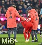 22.11.2025, Fussball Bundesliga 2025/2026, 11.Spieltag, FC Bayern Mnchen - SC Freiburg, in der Allianz-Arena Mnchen,  
Lennart Karl (FC Bayern Mnchen) ist angeschlagen

