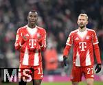 22.11.2025, Fussball Bundesliga 2025/2026, 11.Spieltag, FC Bayern Mnchen - SC Freiburg, in der Allianz-Arena Mnchen,  
v.l. Nicolas Jackson (FC Bayern Mnchen) und Konrad Laimer (FC Bayern Mnchen) Torjubel nach dem 5:2

