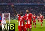 22.11.2025, Fussball Bundesliga 2025/2026, 11.Spieltag, FC Bayern Mnchen - SC Freiburg, in der Allianz-Arena Mnchen,  Torjubel, Dayot Upamecano (li, FC Bayern Mnchen), mit Jonathan Tah (FC Bayern Mnchen) 