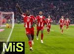 22.11.2025, Fussball Bundesliga 2025/2026, 11.Spieltag, FC Bayern Mnchen - SC Freiburg, in der Allianz-Arena Mnchen,  Torjubel, Dayot Upamecano (li, FC Bayern Mnchen), mit Jonathan Tah (FC Bayern Mnchen) 