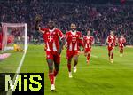 22.11.2025, Fussball Bundesliga 2025/2026, 11.Spieltag, FC Bayern Mnchen - SC Freiburg, in der Allianz-Arena Mnchen,  Torjubel, Dayot Upamecano (li, FC Bayern Mnchen), mit Jonathan Tah (FC Bayern Mnchen) 