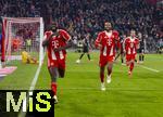 22.11.2025, Fussball Bundesliga 2025/2026, 11.Spieltag, FC Bayern Mnchen - SC Freiburg, in der Allianz-Arena Mnchen,  Torjubel, Dayot Upamecano (li, FC Bayern Mnchen), mit Jonathan Tah (FC Bayern Mnchen) 