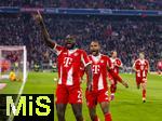 22.11.2025, Fussball Bundesliga 2025/2026, 11.Spieltag, FC Bayern Mnchen - SC Freiburg, in der Allianz-Arena Mnchen,  Torjubel, Dayot Upamecano (li, FC Bayern Mnchen), mit Jonathan Tah (FC Bayern Mnchen) 