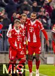 22.11.2025, Fussball Bundesliga 2025/2026, 11.Spieltag, FC Bayern Mnchen - SC Freiburg, in der Allianz-Arena Mnchen,  Torjubel v.li: Lennart Karl (FC Bayern Mnchen), Harry Kane (FC Bayern Mnchen), Jonathan Tah (FC Bayern Mnchen) 