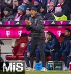 22.11.2025, Fussball Bundesliga 2025/2026, 11.Spieltag, FC Bayern Mnchen - SC Freiburg, in der Allianz-Arena Mnchen, Trainer Julian Schuster (SC Freiburg) in Rage an der Seitenlinie