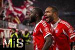 22.11.2025, Fussball Bundesliga 2025/2026, 11.Spieltag, FC Bayern Mnchen - SC Freiburg, in der Allianz-Arena Mnchen, Torjubel Dayot Upamecano (FC Bayern Mnchen) mit Jonathan Tah (re, FC Bayern Mnchen) 