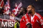 22.11.2025, Fussball Bundesliga 2025/2026, 11.Spieltag, FC Bayern Mnchen - SC Freiburg, in der Allianz-Arena Mnchen, Torjubel Dayot Upamecano (FC Bayern Mnchen) mit Jonathan Tah (re, FC Bayern Mnchen) 