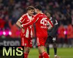 22.11.2025, Fussball Bundesliga 2025/2026, 11.Spieltag, FC Bayern Mnchen - SC Freiburg, in der Allianz-Arena Mnchen, Torjubel v.li: Tom Bischof (Bayern Mnchen) mit Aleksandar Pavlovic (Bayern Mnchen)  