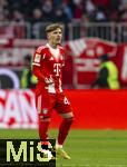 22.11.2025, Fussball Bundesliga 2025/2026, 11.Spieltag, FC Bayern Mnchen - SC Freiburg, in der Allianz-Arena Mnchen, Lennart Karl (FC Bayern Mnchen) nachdenklich 