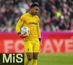 22.11.2025, Fussball Bundesliga 2025/2026, 11.Spieltag, FC Bayern Mnchen - SC Freiburg, in der Allianz-Arena Mnchen, Torwart Noah Atubolu (SC Freiburg) 