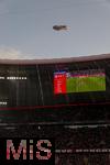 22.11.2025, Fussball Bundesliga 2025/2026, 11.Spieltag, FC Bayern Mnchen - SC Freiburg, in der Allianz-Arena Mnchen, TRIGEMA-Heissluftballon als Werbung ber dem Stadion schwebend.
