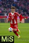 22.11.2025, Fussball Bundesliga 2025/2026, 11.Spieltag, FC Bayern Mnchen - SC Freiburg, in der Allianz-Arena Mnchen, Lennart Karl (FC Bayern Mnchen) am Ball 