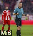 22.11.2025, Fussball Bundesliga 2025/2026, 11.Spieltag, FC Bayern Mnchen - SC Freiburg, in der Allianz-Arena Mnchen, Schiedsrichter Sven Jablonski 
