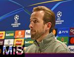 25.11.2025,  Fussball UEFA Championsleague 2025/2026: Pressekonferenz des FC Bayern Mnchen am Tag vor dem Spiel FC Arsenal - FC Bayern Mnchen, im Emirates-Stadion London (England). Harry Kane (FC Bayern Mnchen) ist nachdenklich bei der Pressekonferenz
  

