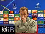 25.11.2025,  Fussball UEFA Championsleague 2025/2026: Pressekonferenz des FC Bayern Mnchen am Tag vor dem Spiel FC Arsenal - FC Bayern Mnchen, im Emirates-Stadion London (England). Harry Kane (FC Bayern Mnchen)  nachdenklich bei der Pressekonferenz
  

