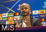 25.11.2025,  Fussball UEFA Championsleague 2025/2026: Pressekonferenz des FC Bayern Mnchen am Tag vor dem Spiel FC Arsenal - FC Bayern Mnchen, im Emirates-Stadion London (England). Trainer Vincent Kompany (FC Bayern Mnchen) steht Rede und Antwort fr die Journalisten.
  


