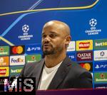 25.11.2025,  Fussball UEFA Championsleague 2025/2026: Pressekonferenz des FC Bayern Mnchen am Tag vor dem Spiel FC Arsenal - FC Bayern Mnchen, im Emirates-Stadion London (England). Trainer Vincent Kompany (FC Bayern Mnchen) steht Rede und Antwort fr die Journalisten.
  

