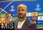 25.11.2025,  Fussball UEFA Championsleague 2025/2026: Pressekonferenz des FC Bayern Mnchen am Tag vor dem Spiel FC Arsenal - FC Bayern Mnchen, im Emirates-Stadion London (England). Trainer Vincent Kompany (FC Bayern Mnchen) steht Rede und Antwort fr die Journalisten.
  


