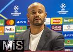 25.11.2025,  Fussball UEFA Championsleague 2025/2026: Pressekonferenz des FC Bayern Mnchen am Tag vor dem Spiel FC Arsenal - FC Bayern Mnchen, im Emirates-Stadion London (England). Trainer Vincent Kompany (FC Bayern Mnchen) steht Rede und Antwort fr die Journalisten.
  

