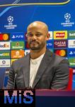 25.11.2025,  Fussball UEFA Championsleague 2025/2026: Pressekonferenz des FC Bayern Mnchen am Tag vor dem Spiel FC Arsenal - FC Bayern Mnchen, im Emirates-Stadion London (England). Trainer Vincent Kompany (FC Bayern Mnchen) steht Rede und Antwort fr die Journalisten. 
  

