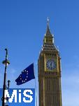 26.11.2025,  London (England), Demonstrationen in der Millionenmetropole, unter anderem gegen den Brexit. Hier hngt eine Europische Flagge in der Nhe des Big Ben Turmes.