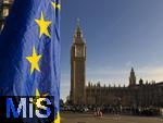 26.11.2025,  London (England), Demonstrationen in der Millionenmetropole, unter anderem gegen den Brexit. Hier hngt eine Europische Flagge in der Nhe des Big Ben Turmes.