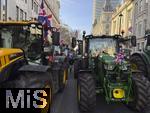 26.11.2025,  London (England), in der Millionenmetropole demonstrieren heute hunderte Bauern mit ihren groen Traktoren gegen die Britische Regierung unter Keir Starmer (Premierminister des Vereinigten Knigreiches), der die Erbschaftssteuer fr Landwirte wieder eingefhrt hat.
